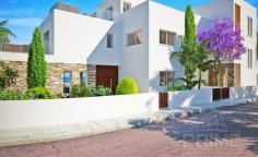 Luxury 4 bedrooms villa with swimming pool for sale in Yeroskipou