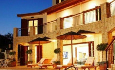Spacious 5 bedroom villa with swimming pool for sale in Aphrodite Hills