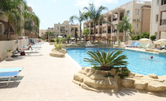2Bed apartment in a fantastic complex of Apts & Townhouses, at a prime location!