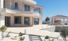 Beautiful 4 bedrooms villa with swimming pool for sale in Chloraka