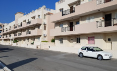 2 bed apart  in a fantastic complex of Apts & Townhouses, at a prime location!