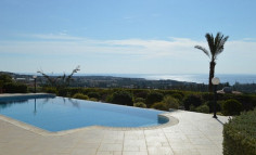 Spacious 4 bedrooms house with swimming pool for sale in Sea Caves Pegeia
