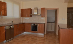 Spacious 4 bedrooms house with swimming pool for sale in Sea Caves Pegeia