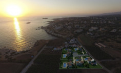3 bedroom house with swimming pool for sale in Sea Caves Pegeia