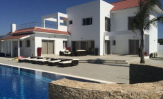 4 bedroom house with swimming pool for sale in Cape Greco