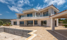 Lovely 4 bedrooms villa with swimming pool for sale in Peyia