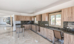 Lovely 4 bedrooms villa with swimming pool for sale in Peyia