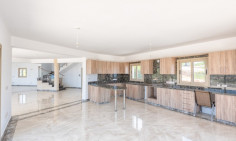 Lovely 4 bedrooms villa with swimming pool for sale in Peyia