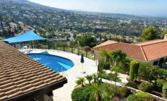 Lovely 4 bed house with swimming pool for sale in Tala