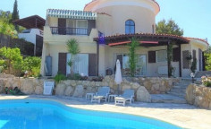 Large 4 bed house with swimming pool for sale in Tala