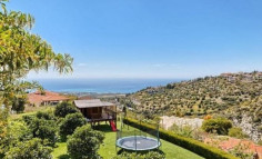 Spacious 4 bed house with swimming pool for sale in Tala