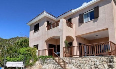 Spacious 4 bed house with swimming pool for sale in Tala