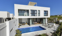 Luxury 4 bedroom house with swimming pool for sale in Pernera
