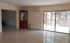 Large 3 bed house with swimming pool for sale in Souni-Zanakia
