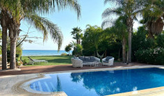 Spacious 4 bed house with swimming pool for sale in Ayia Napa