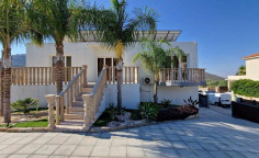5 bedroom furnished house with swimming pool for sale in Palodia