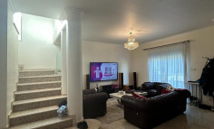Large 5 bed house with swimming pool for sale in Agios Athanasios