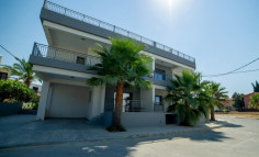 3 bedroom furnished apartment with swimming pool for sale in Tombs of the Kings