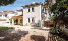 Large 3 bedroom house for sale in Aradippou