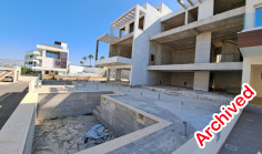 Large 4 bedrooms house with swimming pool for sale in Kissonerga