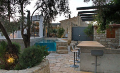 5 bedroom house with swimming pool to rent in Agia Fyla