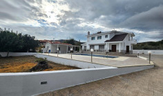 5 bedroom house with swimming pool to rent in Paramytha