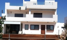 4 bedroom house with swimming pool for sale in Zygi