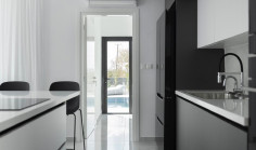 Spacious 4 bedrooms house with swimming pool for sale in Chloraka