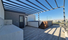 2 bedroom penthouse with swimming pool to rent in Chalomantres