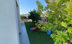 4 bedroom house with swimming pool to rent in Mesovounia