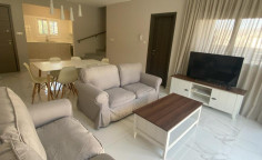 4 bedroom house with swimming pool to rent in Mesovounia