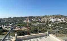 4 bedroom house with swimming pool to rent in Mesovounia