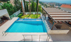 Beautiful 5 bedroom furnished house with swimming pool to rent in Agios Tychonas