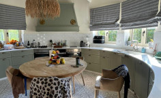 7 bedroom house with swimming pool for sale in Akrounta
