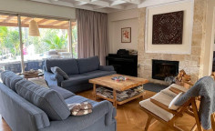 7 bedroom house with swimming pool for sale in Akrounta