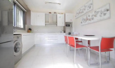4 bedroom furnished house with swimming pool to rent in Amathus area