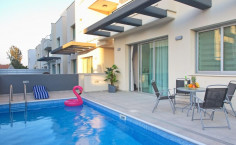 4 bedroom furnished house with swimming pool to rent in Germasogeia Tourist Area