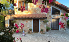 4 bedroom furnished house with swimming pool for sale in Souni-Zanakia
