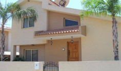 Beautiful 4 bedroom house with swimming pool to rent in Parekklisia