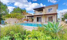 Beautiful 3 bedroom furnished house with swimming pool for sale in Coral Bay