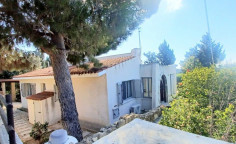 3 bedroom bungalow with swimming pool for sale in Kamares