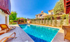 4 bedroom furnished house with swimming pool to rent in Agios Athanasios