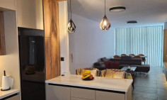 3 bedroom furnished apartment for sale in Mesa Geitonia