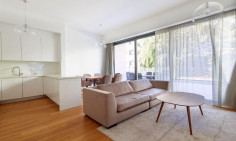 2 bedroom furnished apartment with swimming pool to rent in Mesa Geitonia
