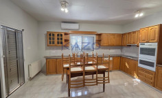 Spacious Panthea home with pool on large plot 