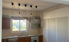 Spacious 3 bedroom top floor apartment in Mesa Geitonia 