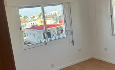 Spacious 3 bedroom top floor apartment in Mesa Geitonia 