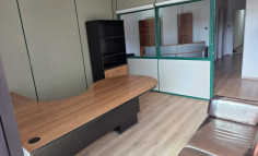 Beautiful commercial to rent in Agioi Omologites