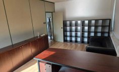 Beautiful commercial to rent in Agioi Omologites