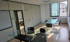 Beautiful commercial to rent in Agioi Omologites